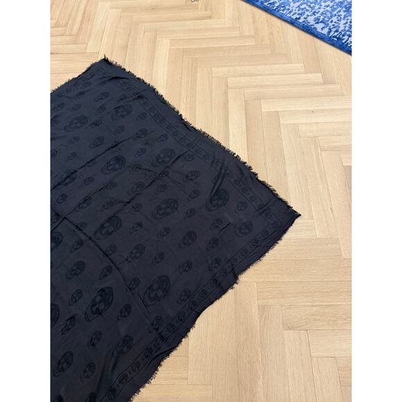Alexander Mcqueen Navy and Black Skull Scarf - Picture 8 of 11